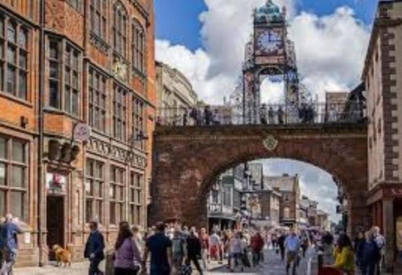 בית מלון כפרי Oakwood Farm Mews Chester