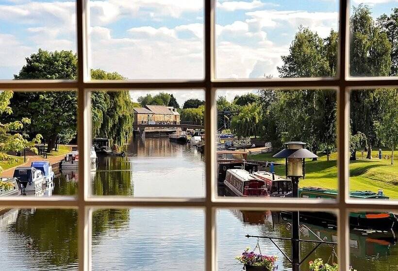 فندق Riverside Inn