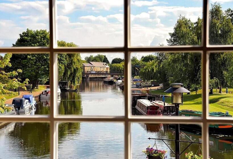 فندق Riverside Inn