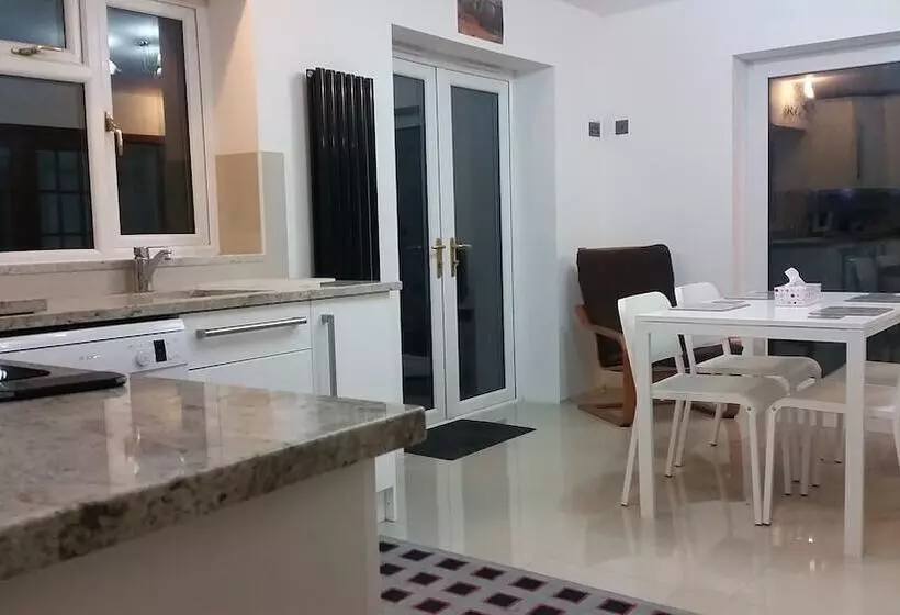 Hotelli Swn Y Don Canterbury