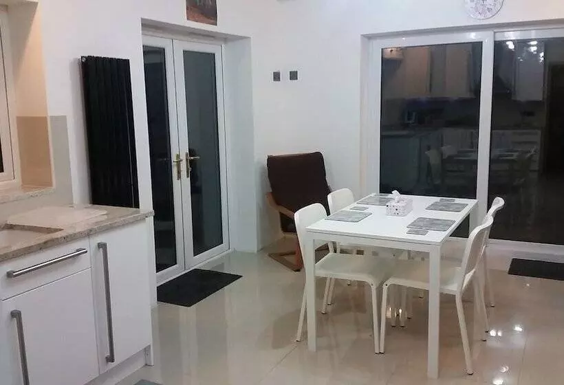 Hotelli Swn Y Don Canterbury