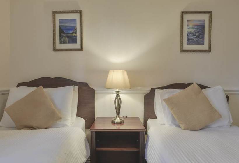 Отель The Bushtown  & Spa