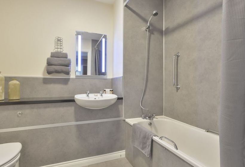 Отель The Bushtown  & Spa