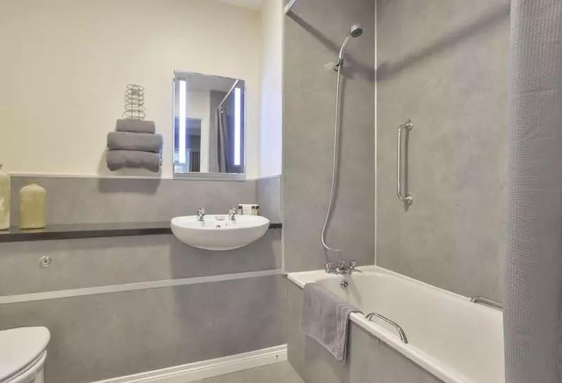 هتل The Bushtown  & Spa