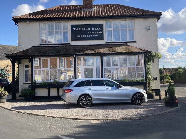 בית מלון כפרי The Old Bell