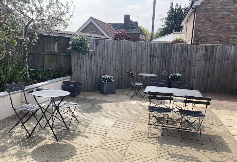 בית מלון כפרי The Old Bell