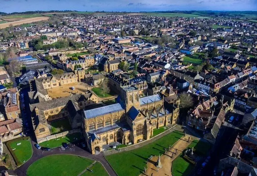 Hotelli The Plume Of Feathers