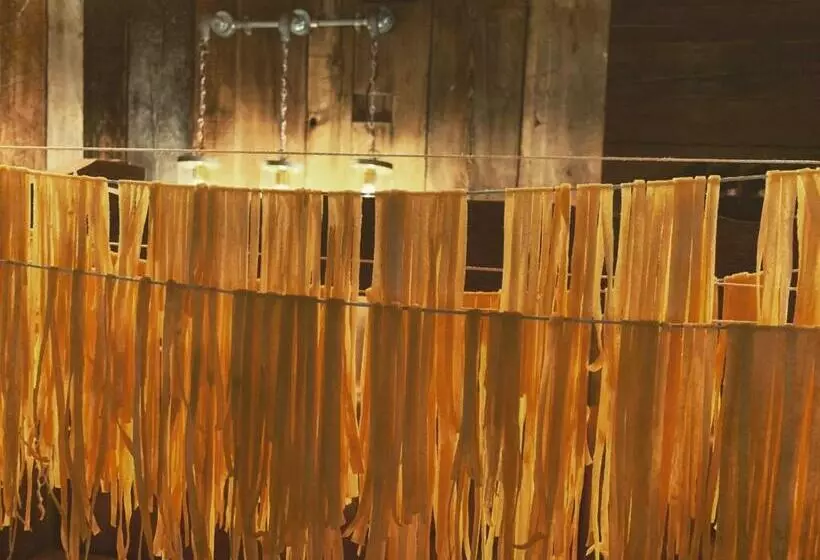 Hotelli The Plume Of Feathers