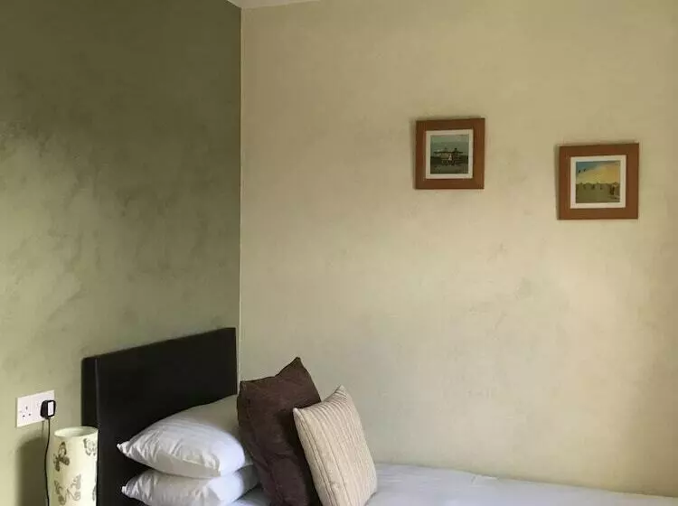 Hotelli Tranmere House