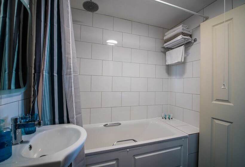 Отель Westward Ho