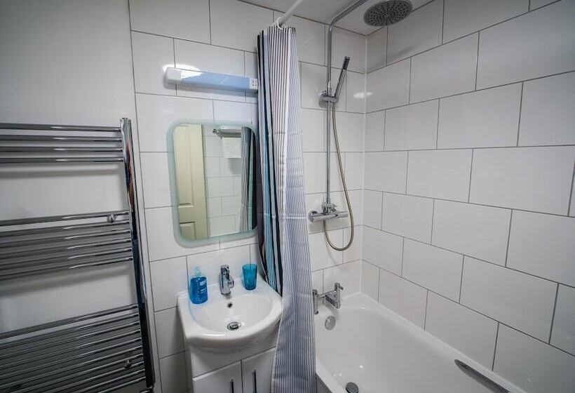 Отель Westward Ho