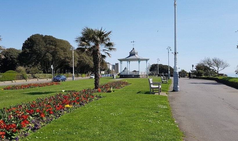 Отель Westward Ho