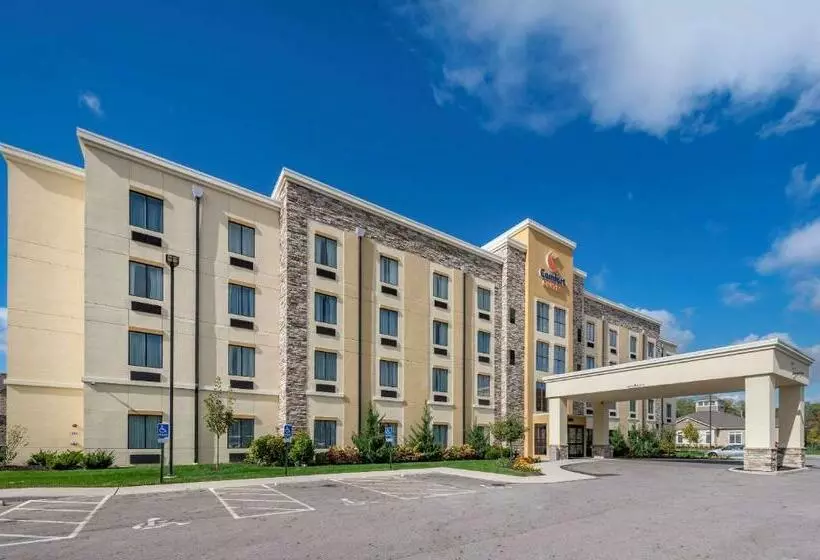 ホテル Comfort Suites Columbus Airport