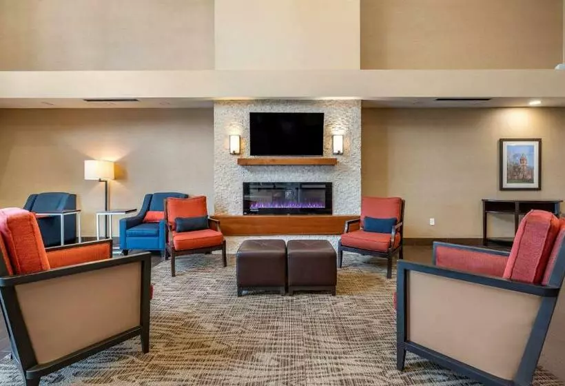 ホテル Comfort Suites Columbus Airport