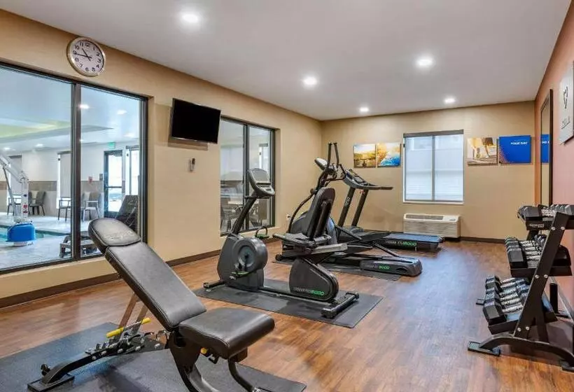 ホテル Comfort Suites Columbus Airport