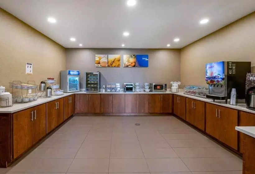 ホテル Comfort Suites Columbus Airport