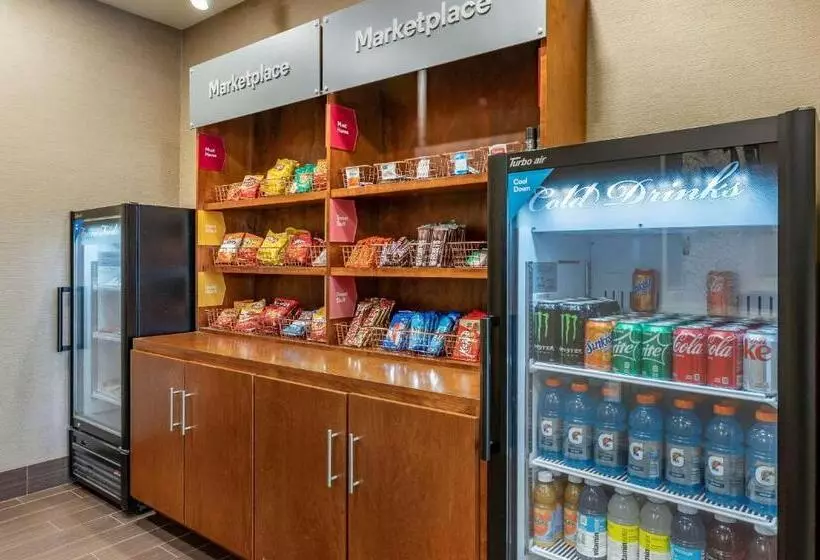 ホテル Comfort Suites Columbus Airport
