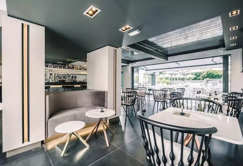 Hotelli Garden City Resort