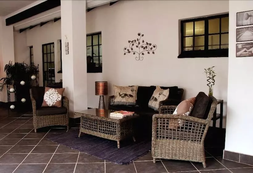 Hotelli La Gratitude Guest House