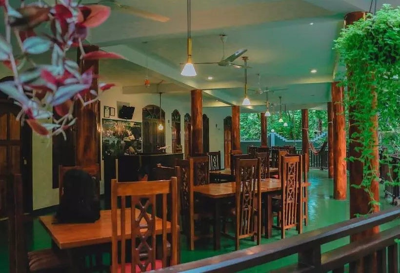 Hotelli La Safari Inn Tissamaharama