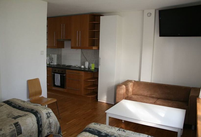 هتل Lilla Huset På Slätten B&b