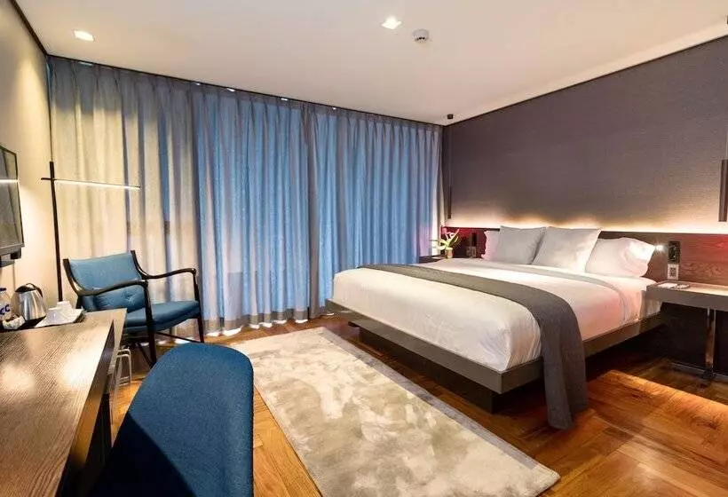 Hotelli Ramada Encore By Wyndham Makati