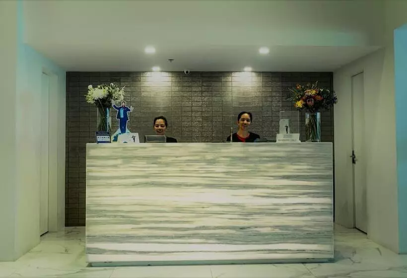 Hotelli Ramada Encore By Wyndham Makati