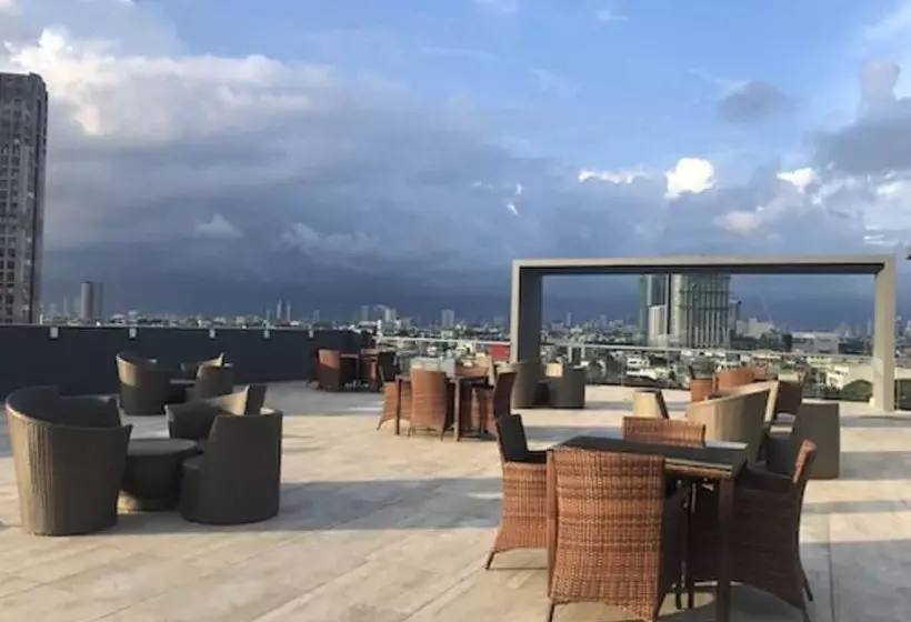 Hotelli Ramada Encore By Wyndham Makati