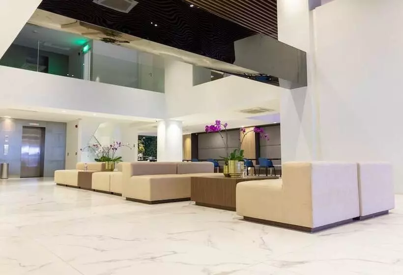 Hotelli Ramada Encore By Wyndham Makati