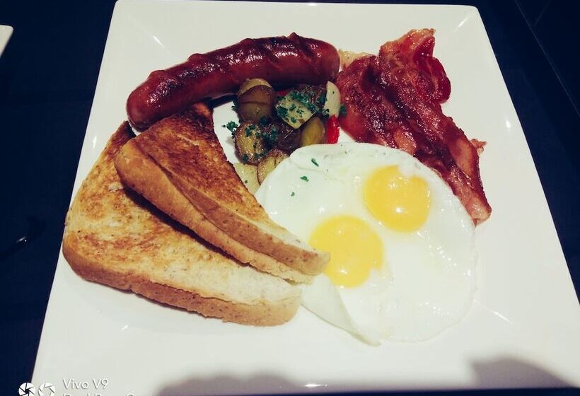 Hotel Ramada Encore By Wyndham Makati