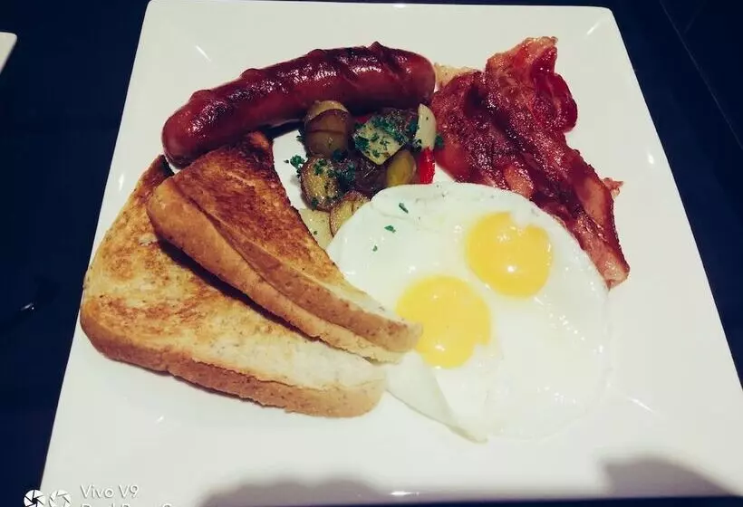 Hotelli Ramada Encore By Wyndham Makati