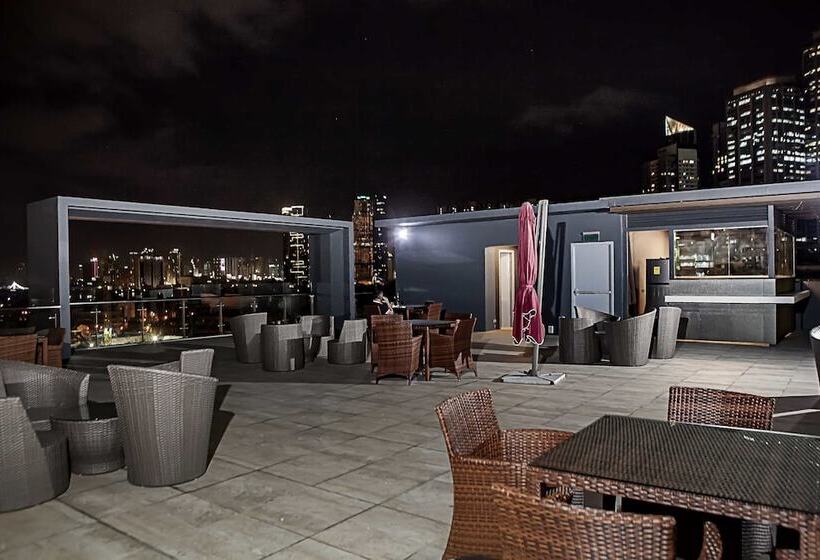 Hotel Ramada Encore By Wyndham Makati