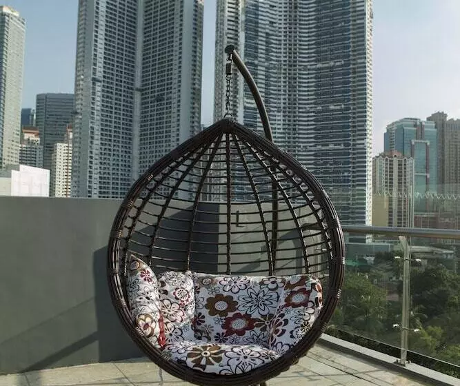 Hotelli Ramada Encore By Wyndham Makati