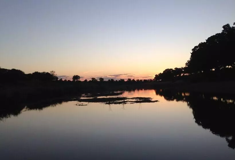 Hotelli The Baobab Bush Lodge, No Self Catering