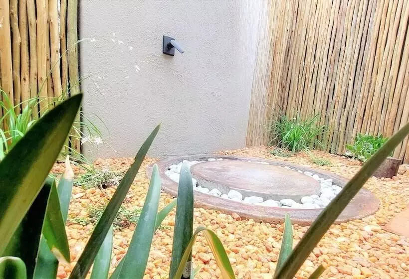 Hotelli The Baobab Bush Lodge, No Self Catering