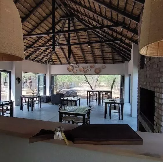 Hotelli The Baobab Bush Lodge, No Self Catering