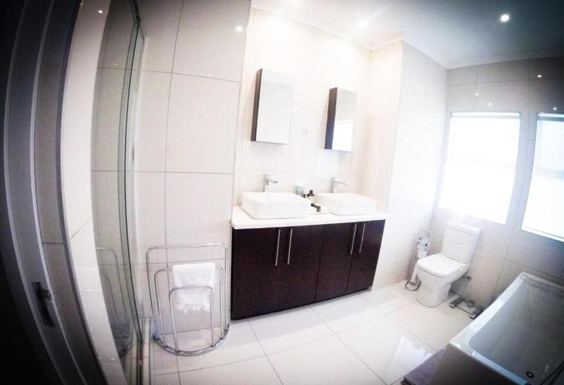 בית מלון כפרי The Urban