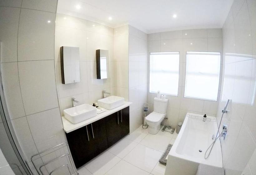 בית מלון כפרי The Urban