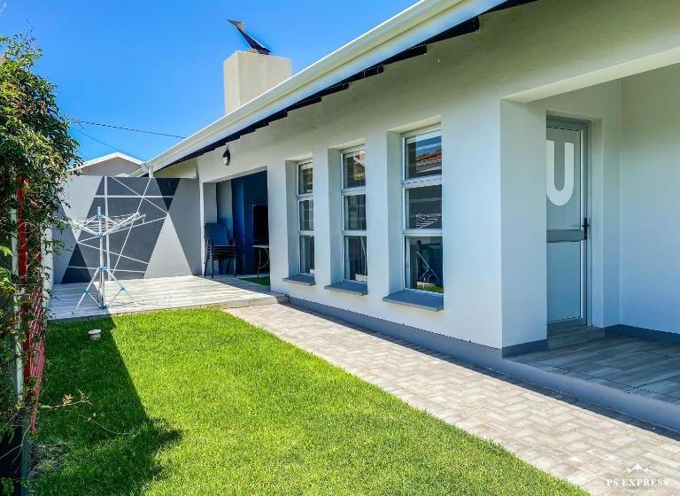 בית מלון כפרי The Urban