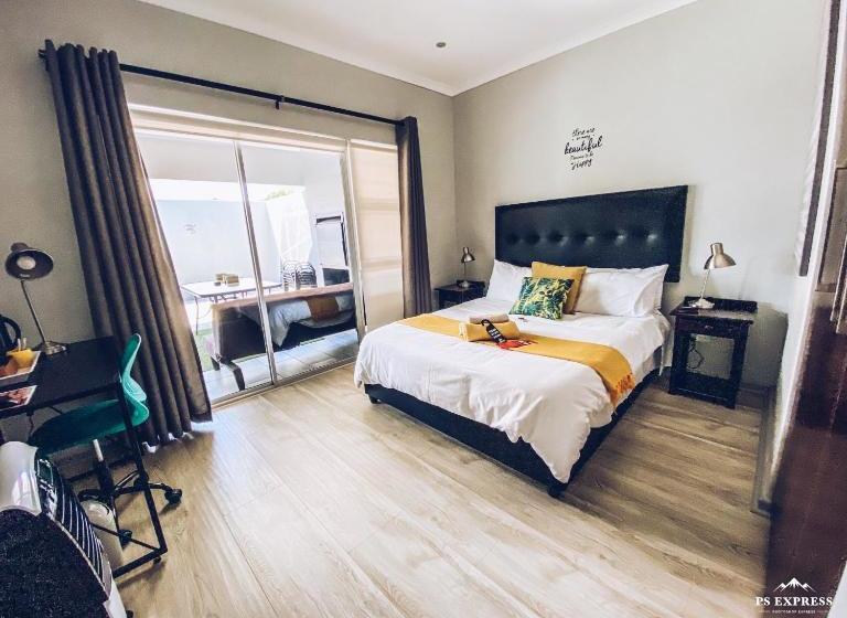 בית מלון כפרי The Urban