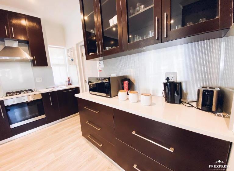 בית מלון כפרי The Urban