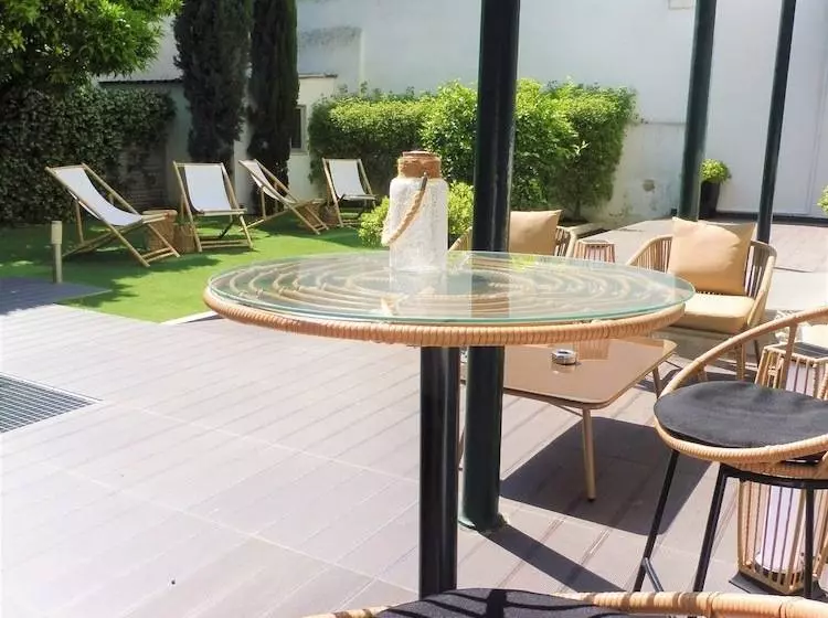 Majatalo Vila Garden Guesthouse