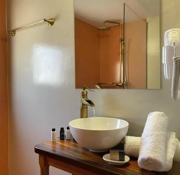 Midgard Suites