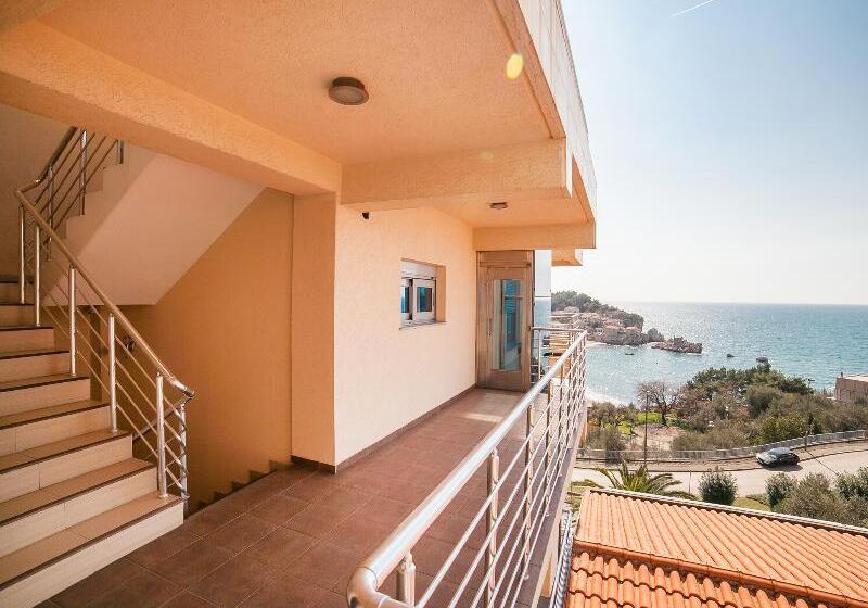 Hotel Apartments Raymond