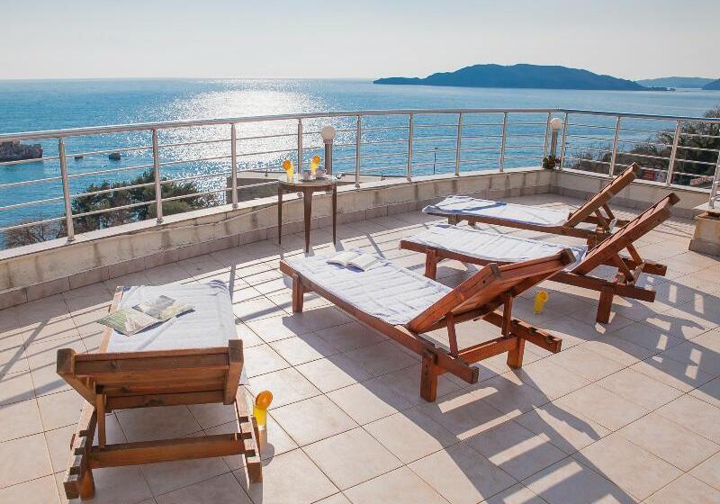 Hotel Apartments Raymond