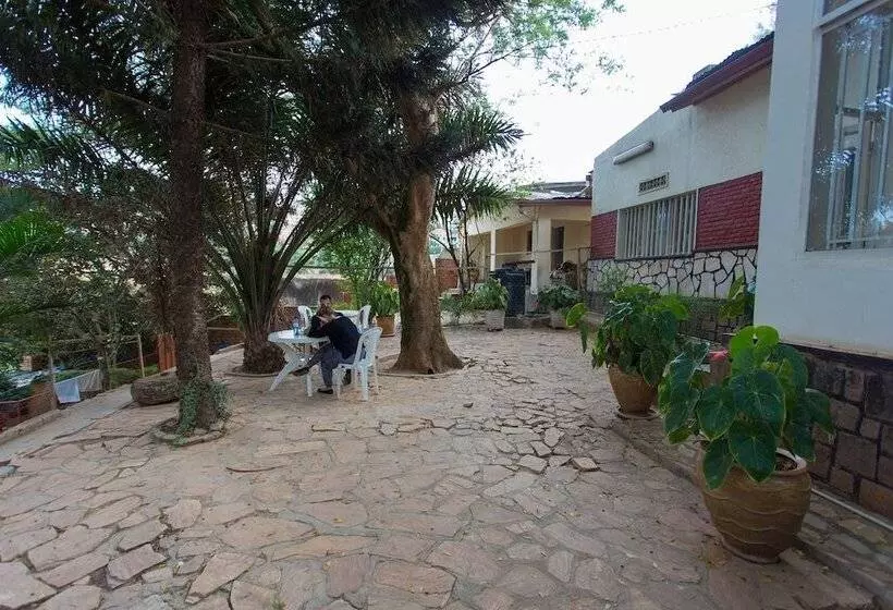 هتل Golf Eden Guest House