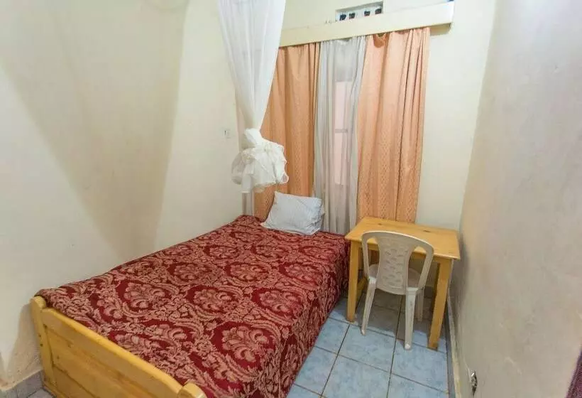 هتل Golf Eden Guest House