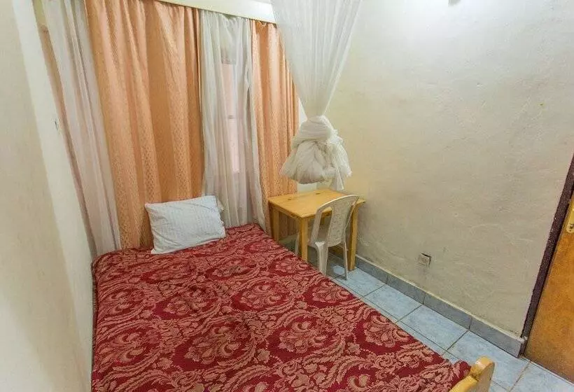 هتل Golf Eden Guest House