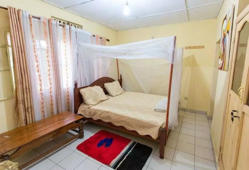 هتل Golf Eden Guest House