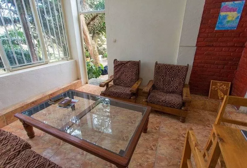 هتل Golf Eden Guest House